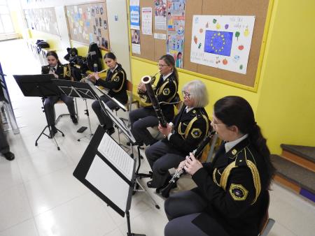 Pihalni kvintet Policijskega orkestra je tudi popestril slovesnost ob otvoritvi razstave